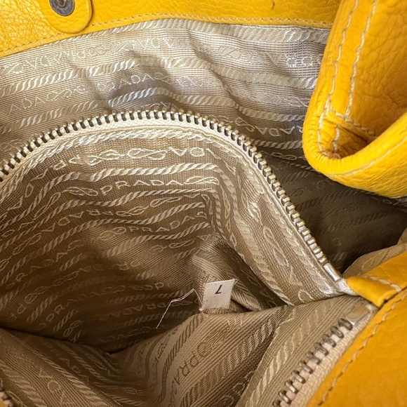 Prada yellow leather should bag authentic - Picture 4 of 16